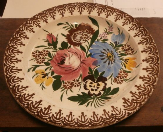 prato de cerâmica pintado